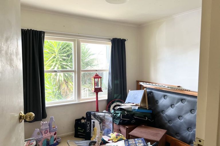 Photo of property in 116 Tiraumea Drive, Pakuranga, Auckland, 2010