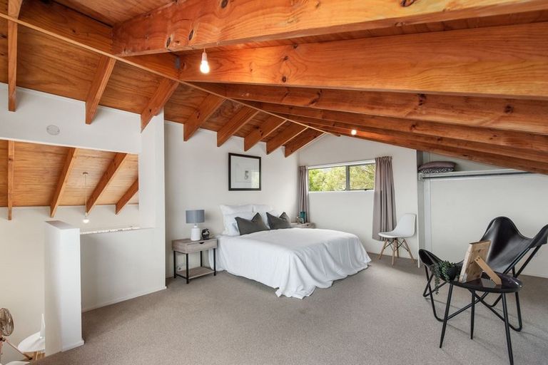 Photo of property in 4a Lavery Place, Sunnynook, Auckland, 0632