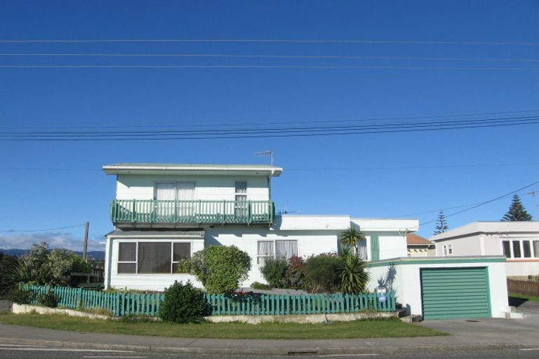 Photo of property in 2 Ngaio Street, Otaki Beach, Otaki, 5512