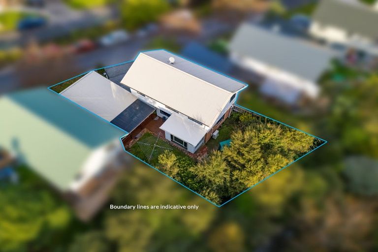 Photo of property in 13 Pyramid Place, Glen Eden, Auckland, 0602