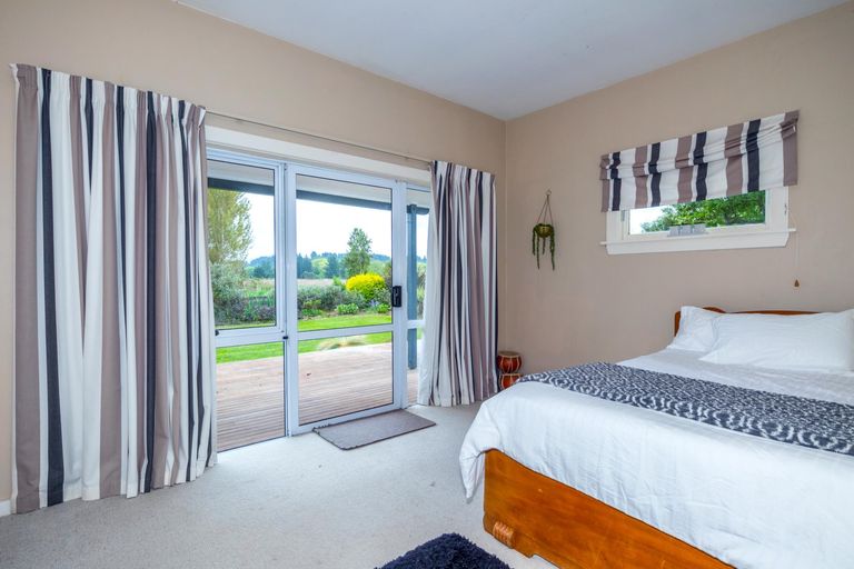 Photo of property in 74 School Road, Pleasant Valley, Geraldine, 7991