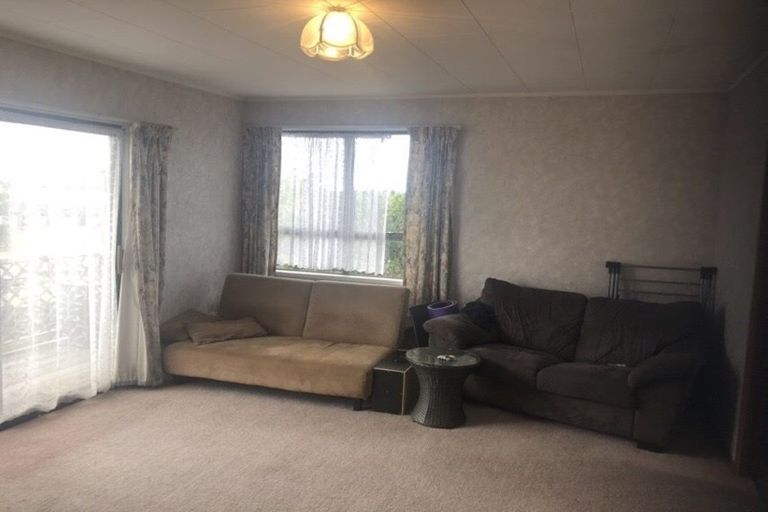 Photo of property in 5 Struan Place, Highland Park, Auckland, 2010