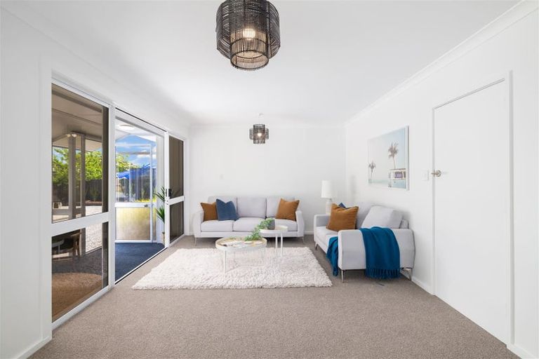 Photo of property in 100 Avondale Road, Avondale, Christchurch, 8061