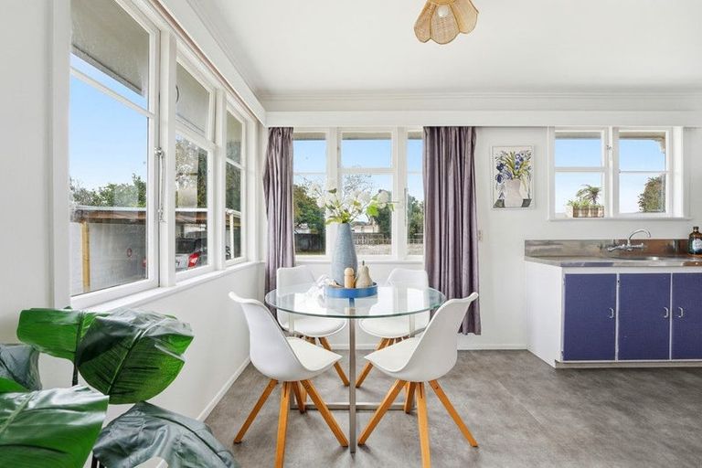 Photo of property in 10 Camellia Avenue, Aramoho, Whanganui, 4500