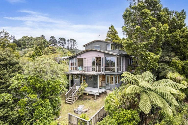 Photo of property in 318 Forest Road, Waiatarua, Auckland, 0612