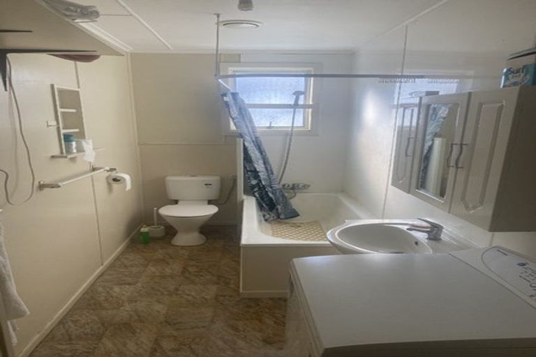 Photo of property in 43 Young Street, New Plymouth, 4310