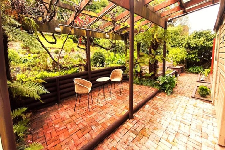 Photo of property in 10 Selwyn Parade, Lyttelton, 8082