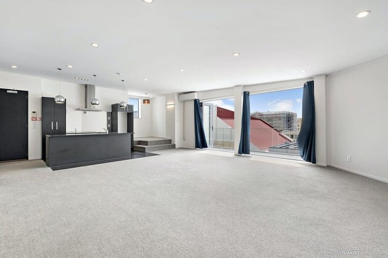 Photo of property in 8 Lipman Street, Mount Victoria, Wellington, 6011