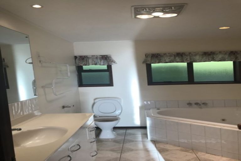 Photo of property in 13 Charles Dickens Drive, Mellons Bay, Auckland, 2014