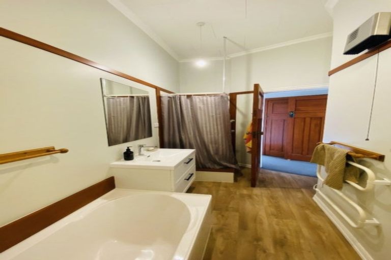 Photo of property in 10 Cambridge Terrace, Masterton, 5810