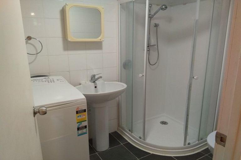 Photo of property in 21 Oaktree Avenue, Browns Bay, Auckland, 0630