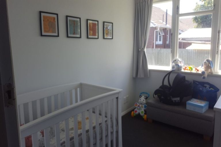 Photo of property in 22 Lambeth Crescent, Northcote, Christchurch, 8052