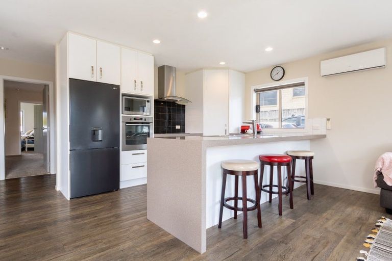 Photo of property in 28 Simpson Crescent, Raumati Beach, Paraparaumu, 5032