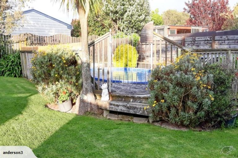 Photo of property in 19 Hillcrest Drive, Kelvin Grove, Palmerston North, 4414