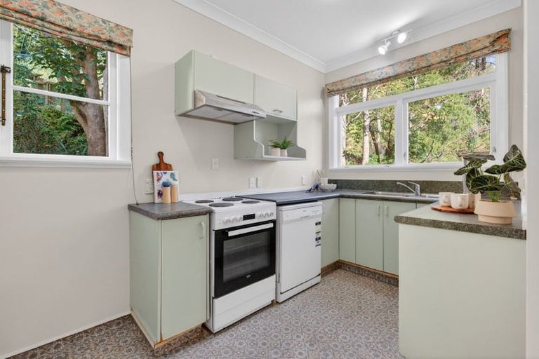 Photo of property in 16 Woodvale Grove, Fairfield, Lower Hutt, 5011