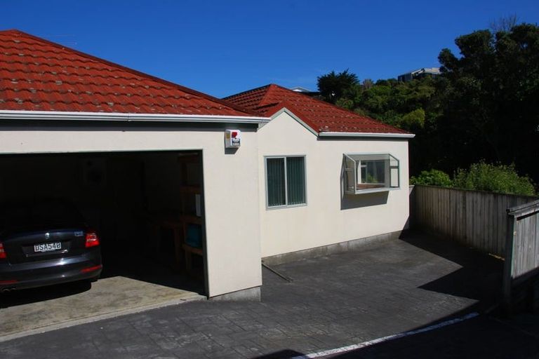 Photo of property in 14 Pekanga Road, Normandale, Lower Hutt, 5010