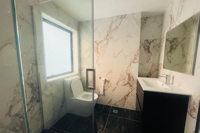 Photo of property in 10a Benton Place, Manurewa, Auckland, 2102