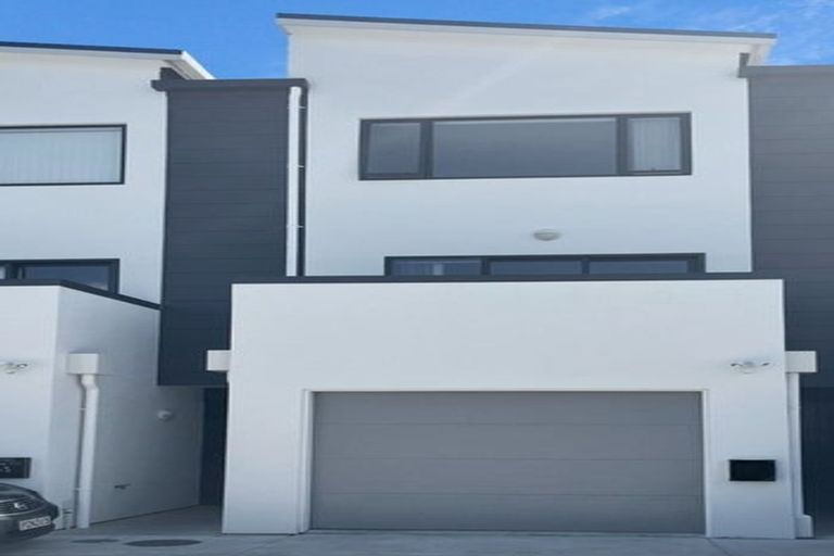 Photo of property in 45 Tima Lane, Mangere Bridge, Auckland, 2022