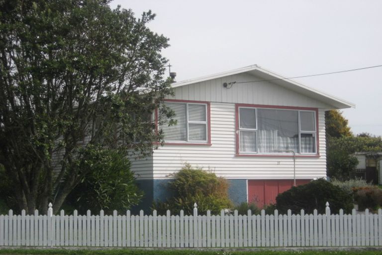Photo of property in 27 Hutchins Street, Waitara, 4320