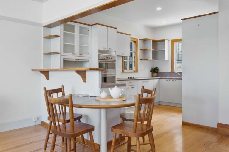 Photo of property in 6 Dudley Road, Lyttelton, 8082