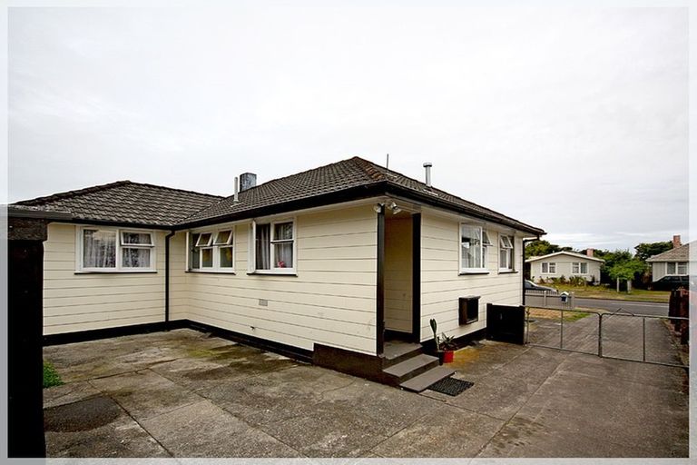 Photo of property in 13 Hinemoa Street, Levin, 5510