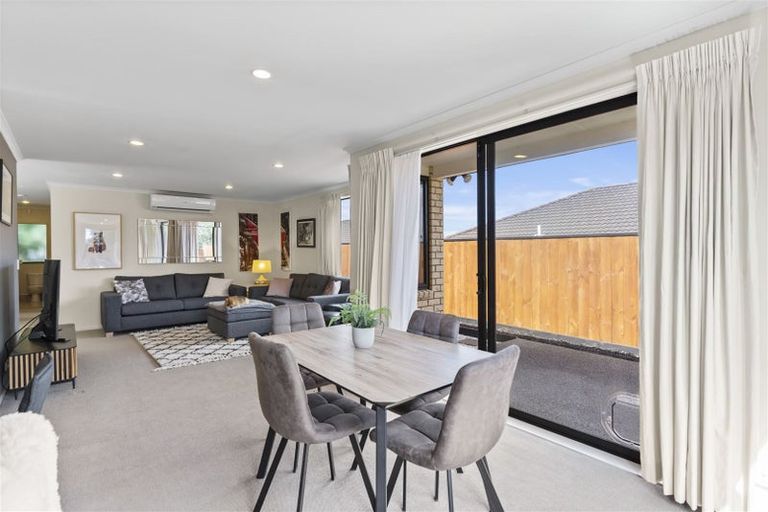 Photo of property in 48a Lewisham Street, Highland Park, Auckland, 2010