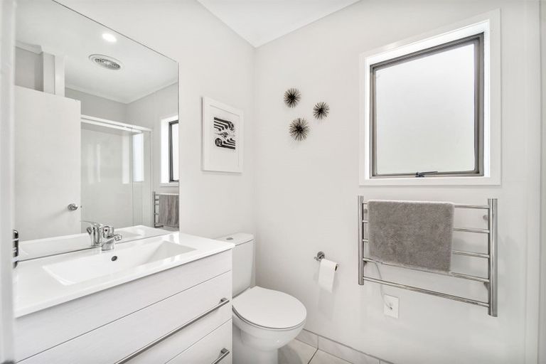 Photo of property in 27 Macnay Way, Murrays Bay, Auckland, 0630