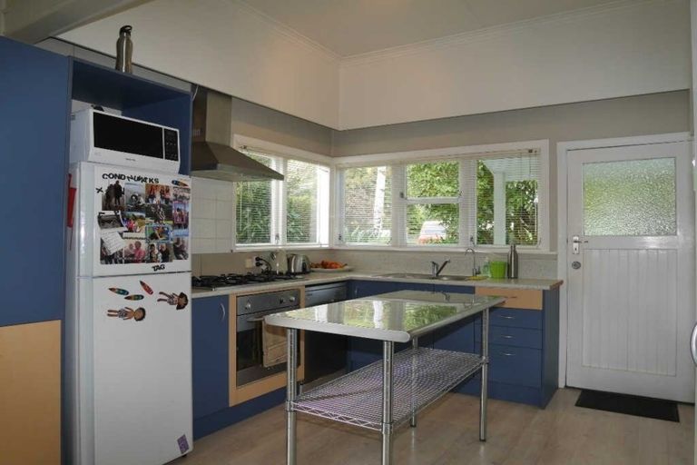 Photo of property in 92 Winara Avenue, Waikanae, 5036