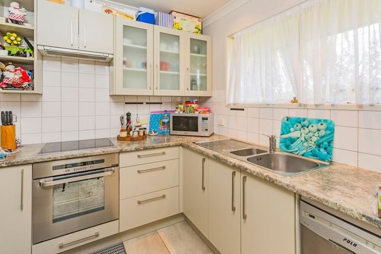 Photo of property in 1/27 Eastern Beach Road, Eastern Beach, Auckland, 2012