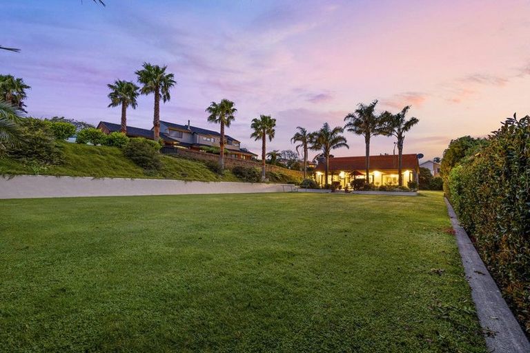 Photo of property in 12 Veale Road, Frankleigh Park, New Plymouth, 4310