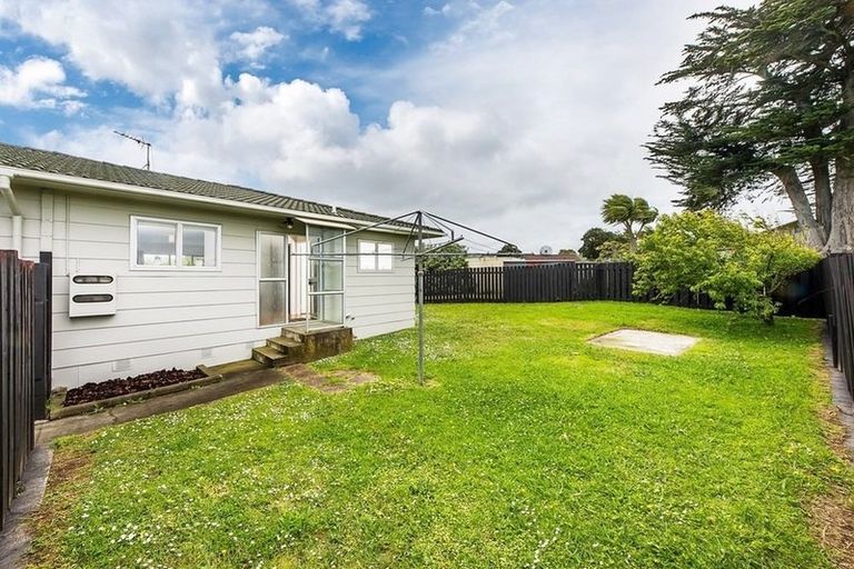 Photo of property in 1/8 Slim Place, Clendon Park, Auckland, 2103
