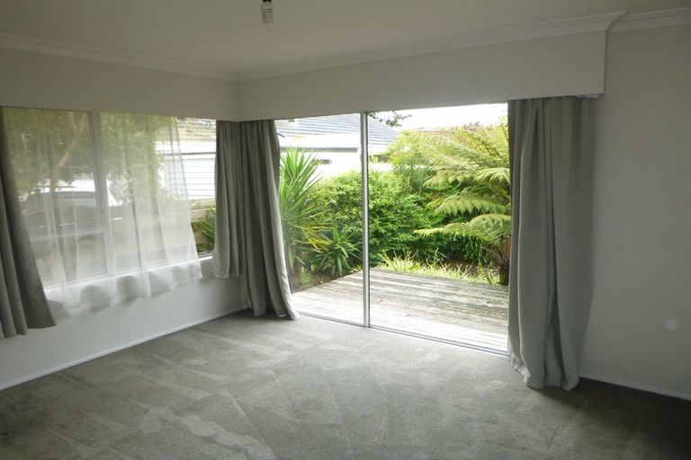 Photo of property in 42 James Evans Drive, Northcote, Auckland, 0627