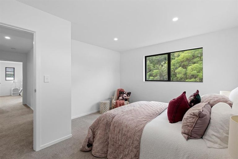 Photo of property in 5 Pihipihi Way, Crofton Downs, Wellington, 6035