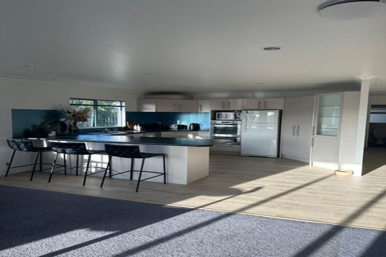 Photo of property in 2/840 Whangaparaoa Road, Manly, Whangaparaoa, 0930