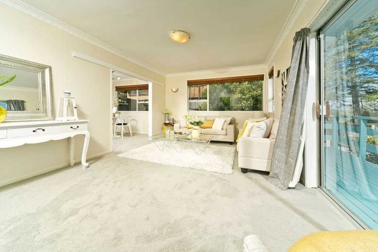 Photo of property in 2/12 Datura Place, Sunnynook, Auckland, 0620