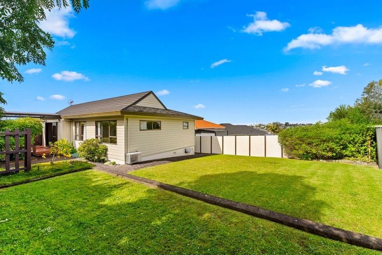 Photo of property in 18 Kennedy Avenue, Forrest Hill, Auckland, 0620