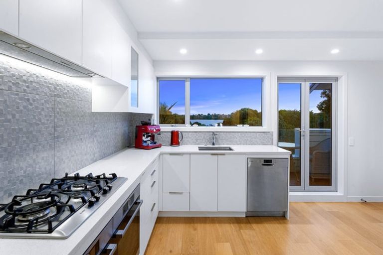 Photo of property in 18a Sylvan Park Avenue, Milford, Auckland, 0620