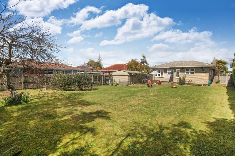 Photo of property in 733 Te Atatu Road, Te Atatu Peninsula, Auckland, 0610