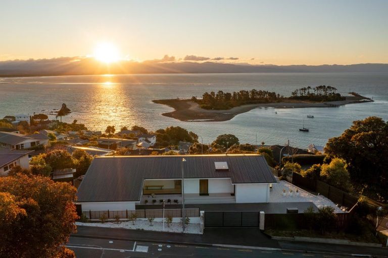 Photo of property in 82 Princes Drive, Britannia Heights, Nelson, 7010