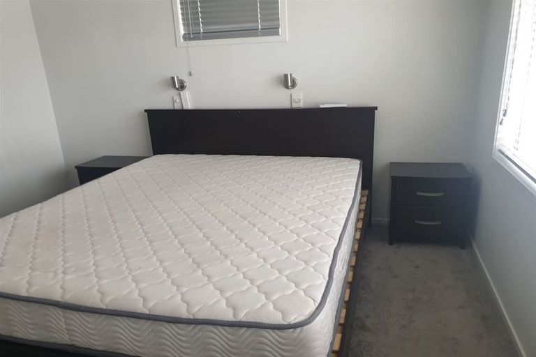 Photo of property in 34 Frobisher Way, Clendon Park, Auckland, 2103