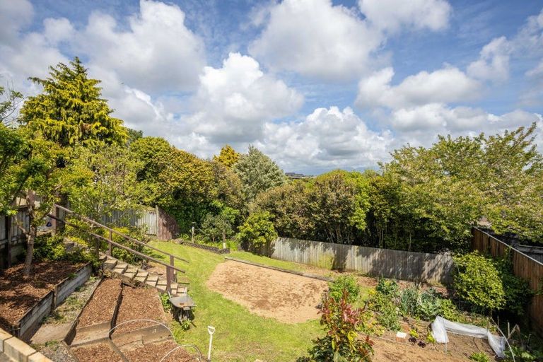 Photo of property in 17 Longview Drive, Merrilands, New Plymouth, 4312