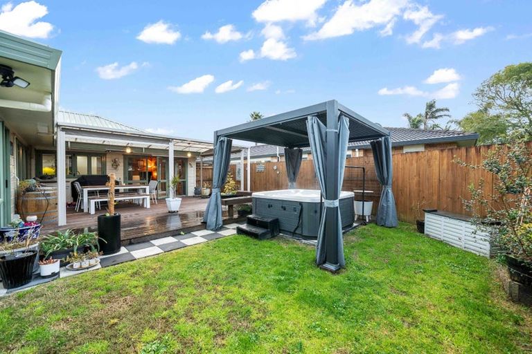 Photo of property in 1 Coolen Place, Tuakau, 2121