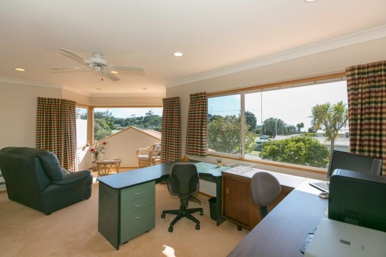 Photo of property in 32 Ngakoti Street, Urenui, 4375