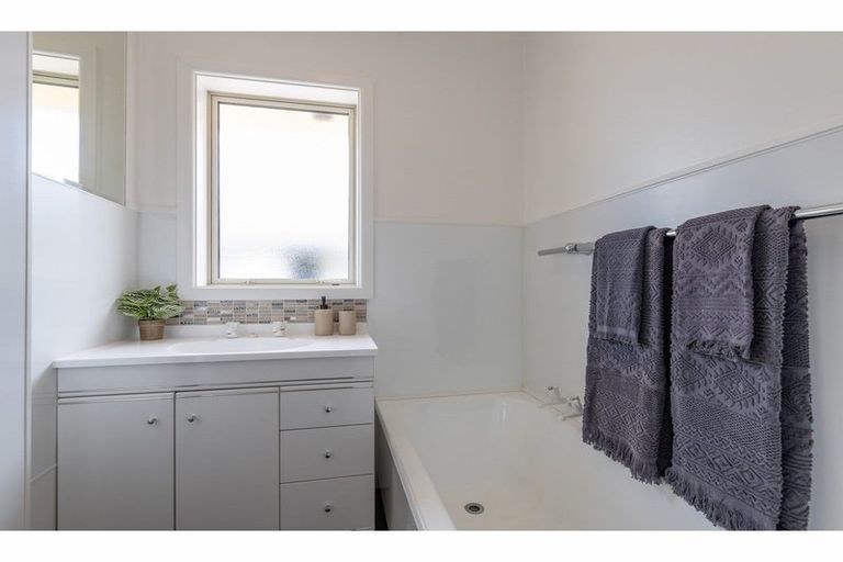 Photo of property in 56 Greendale Avenue, Avonhead, Christchurch, 8042