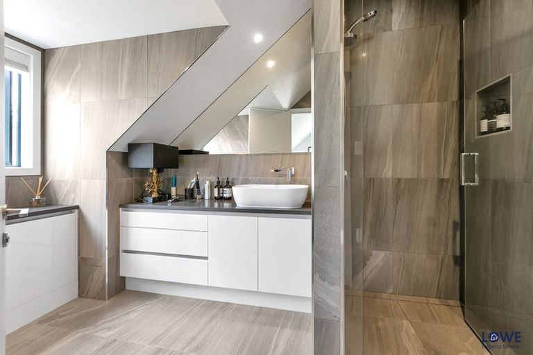 Photo of property in 480a Beach Road, Murrays Bay, Auckland, 0630