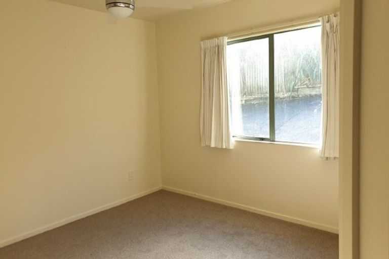 Photo of property in 6 Northcross Drive, Oteha, Auckland, 0632