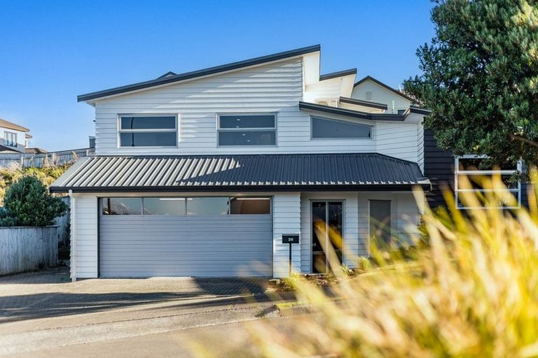 Photo of property in 38 Tongariro Drive, Aotea, Porirua, 5024