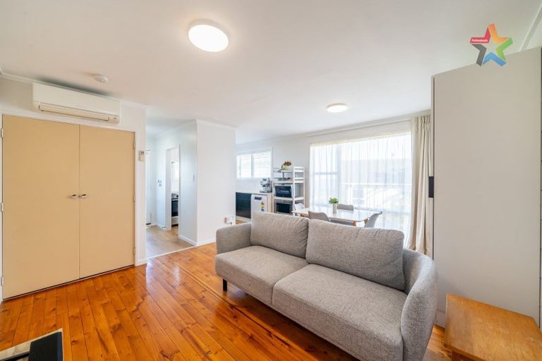 Photo of property in 21b Oakleigh Street, Maungaraki, Lower Hutt, 5010