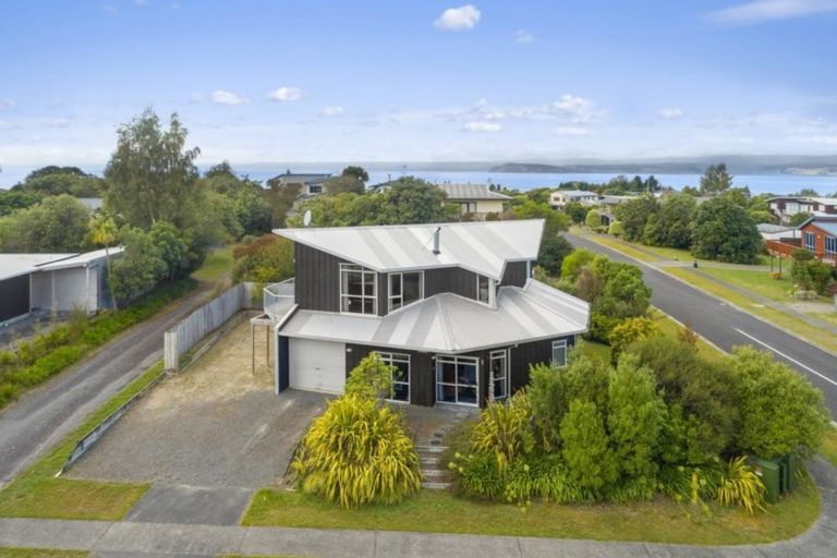 Photo of property in 8 Te Waaka Terrace, Kuratau, Turangi, 3381