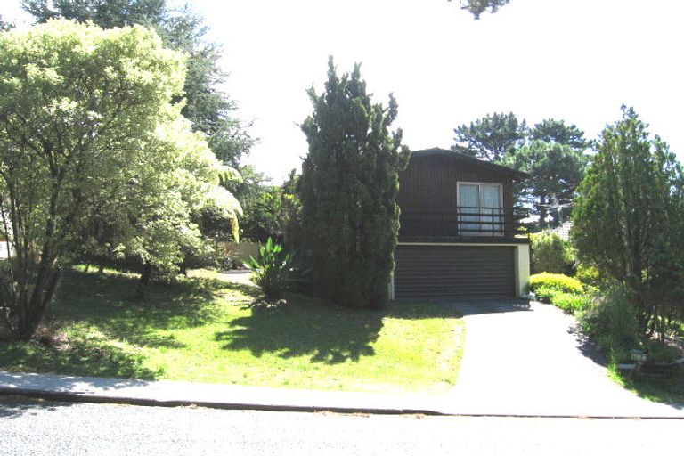 Photo of property in 2/13 Saddleback Rise, Murrays Bay, Auckland, 0630